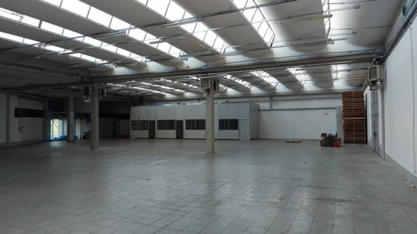 locale commerciale in affitto a Prato
