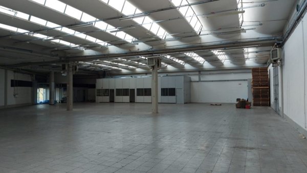 locale commerciale in affitto a Prato
