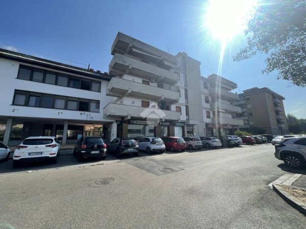 negozio in affitto a Prato
