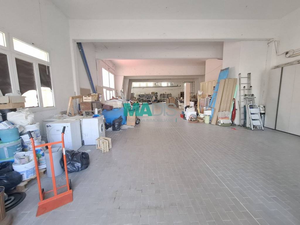 locale commerciale in affitto a Prato in zona Santa Lucia