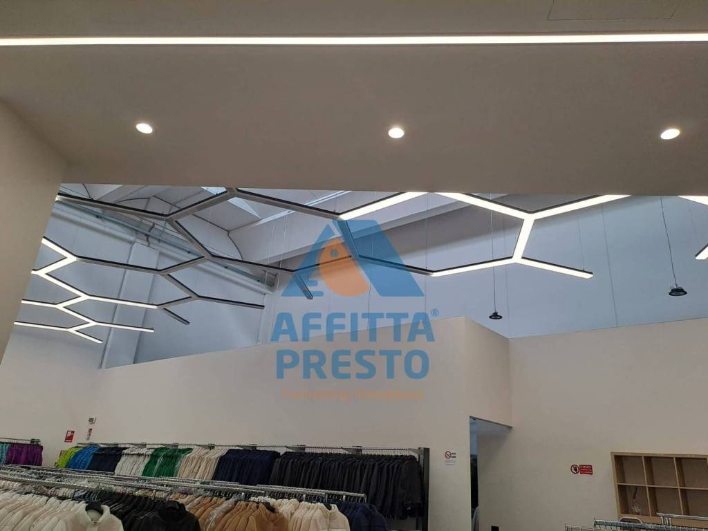 negozio in affitto a Prato