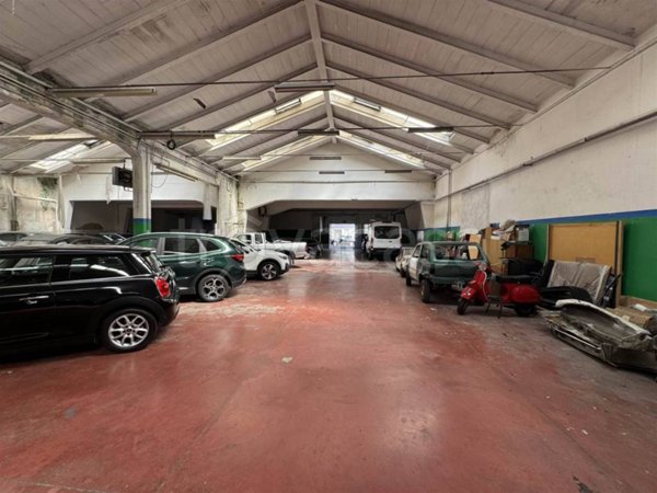 locale commerciale in affitto a Prato