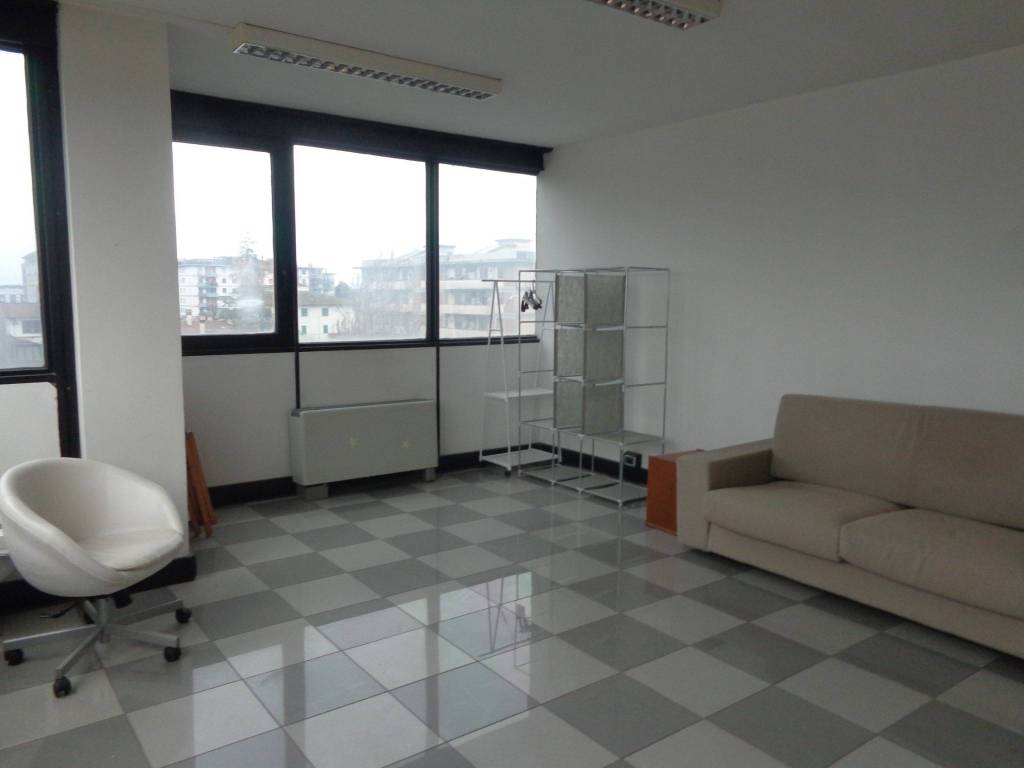 ufficio in affitto a Prato in zona Grignano