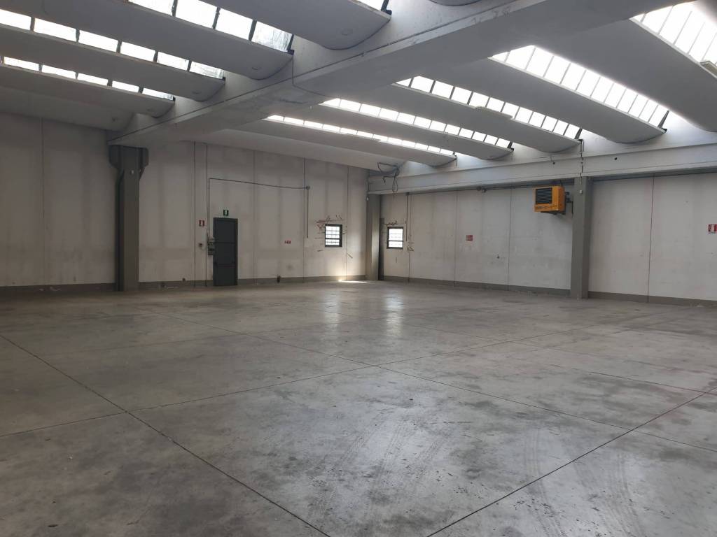 locale commerciale in affitto a Prato in zona Grignano