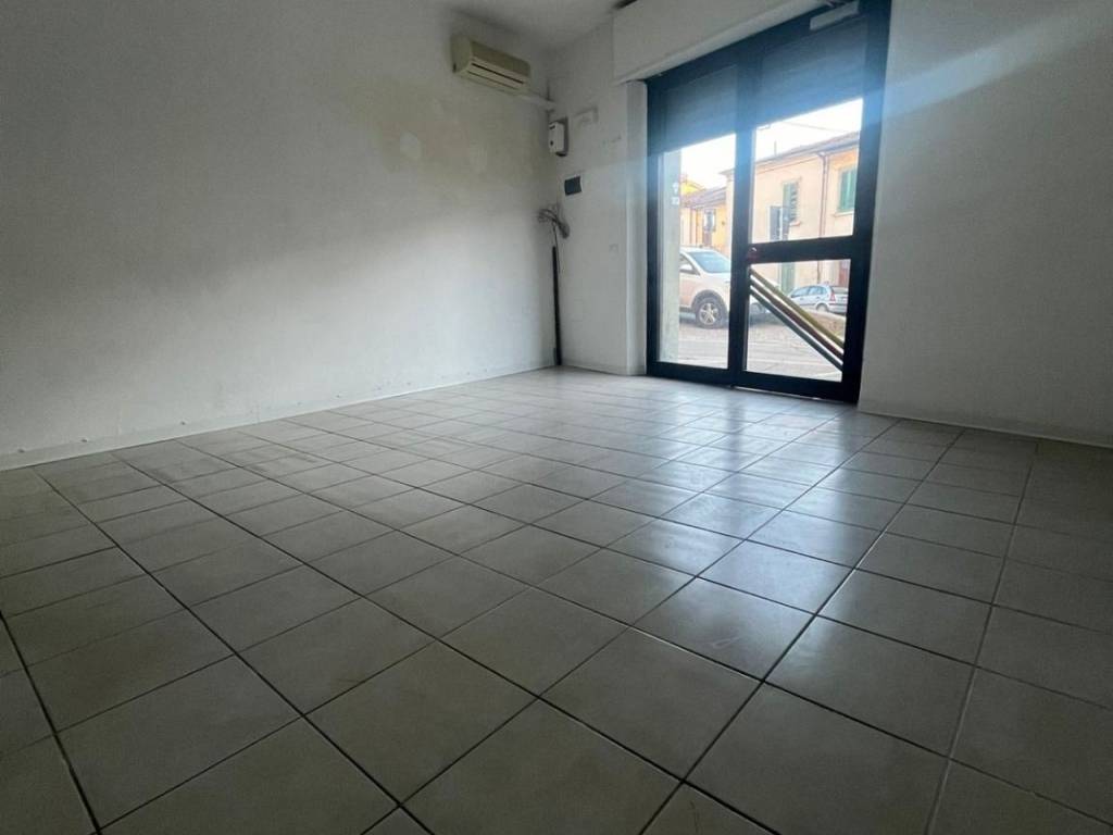 negozio in affitto a Prato in zona La Querce