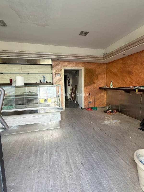 negozio in affitto a Prato