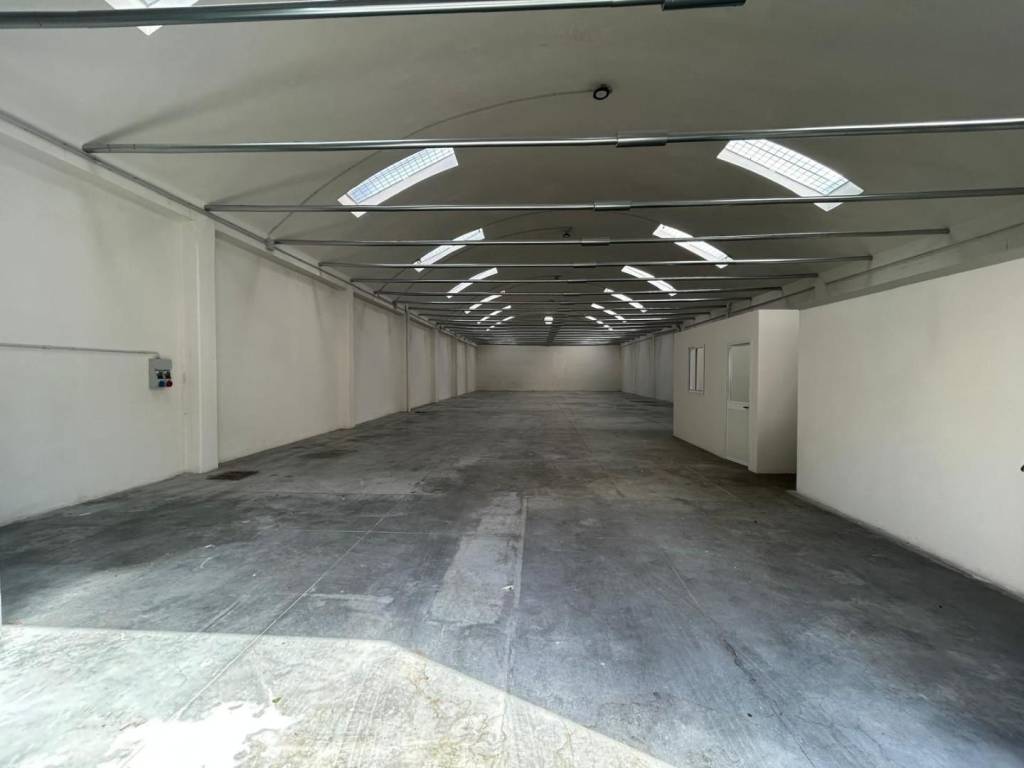 locale commerciale in affitto a Prato in zona Grignano