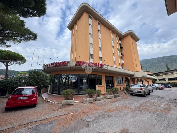 locale commerciale in affitto a Prato