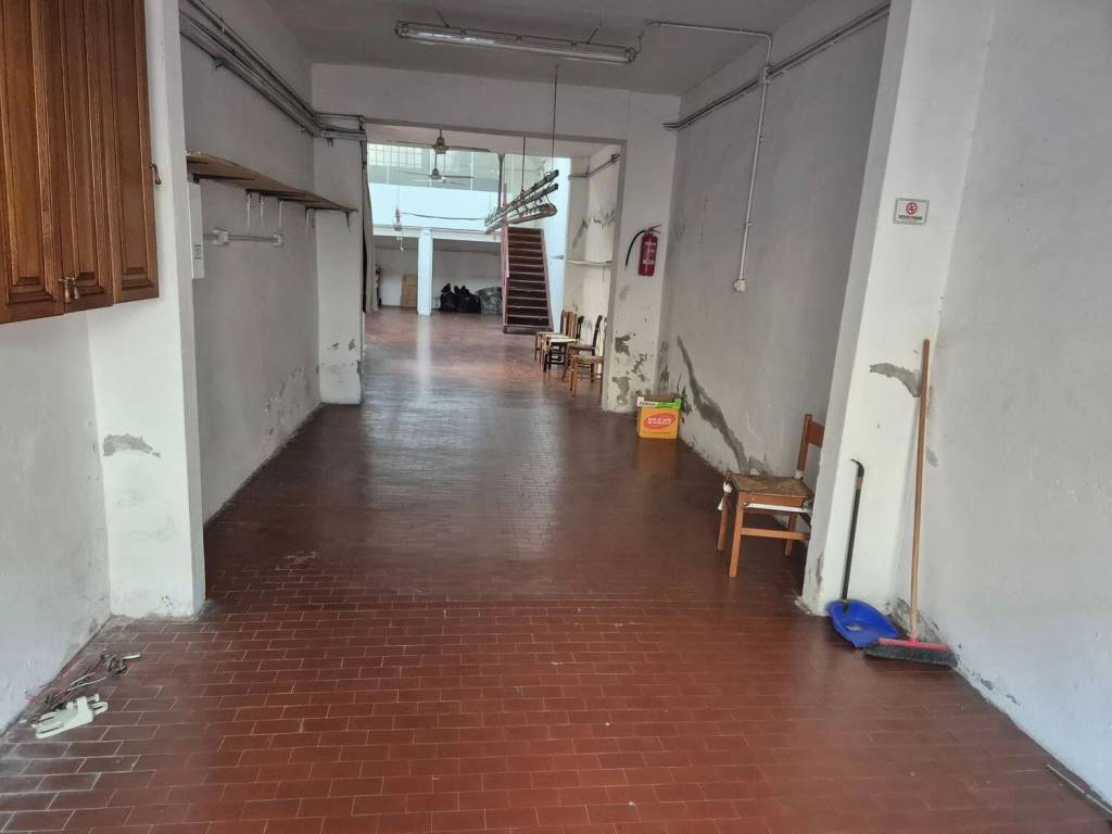 locale commerciale in affitto a Prato