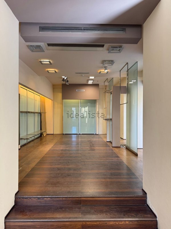 negozio in affitto a Prato