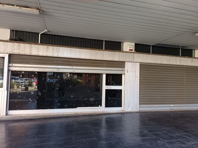 negozio in affitto a Prato