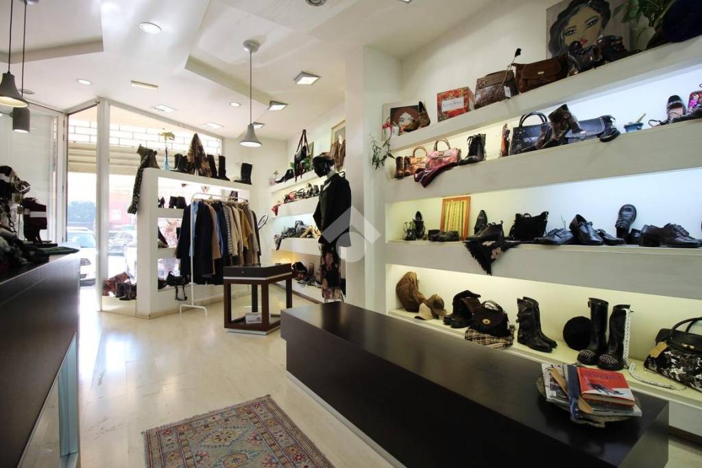 negozio in affitto a Prato