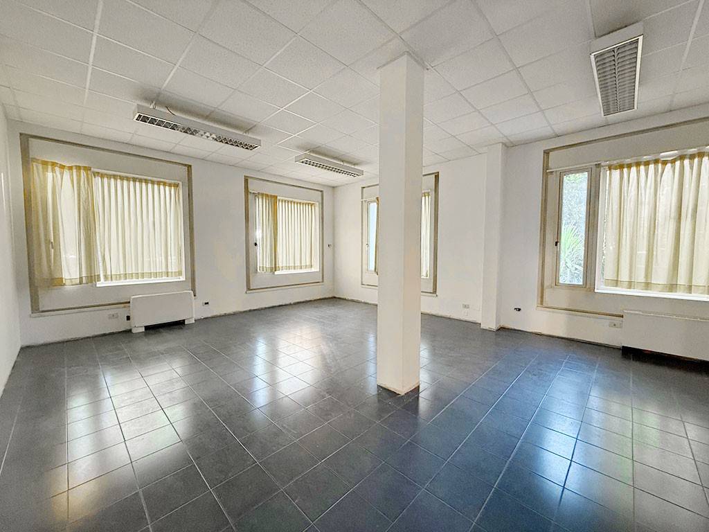 negozio in affitto a Prato