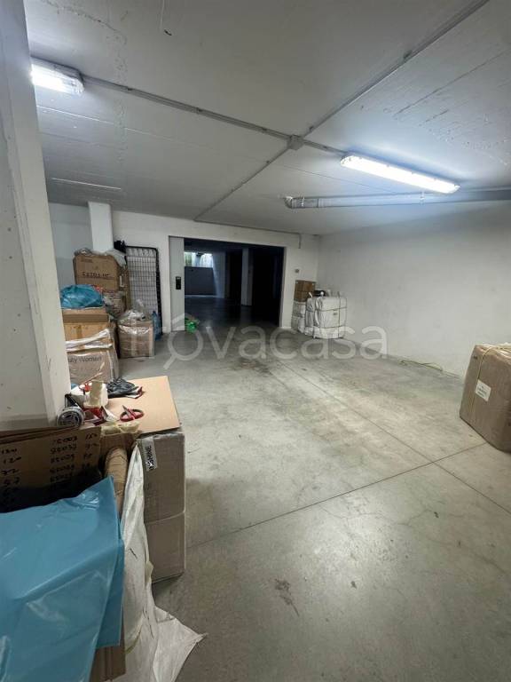 locale commerciale in affitto a Prato in zona Paperino