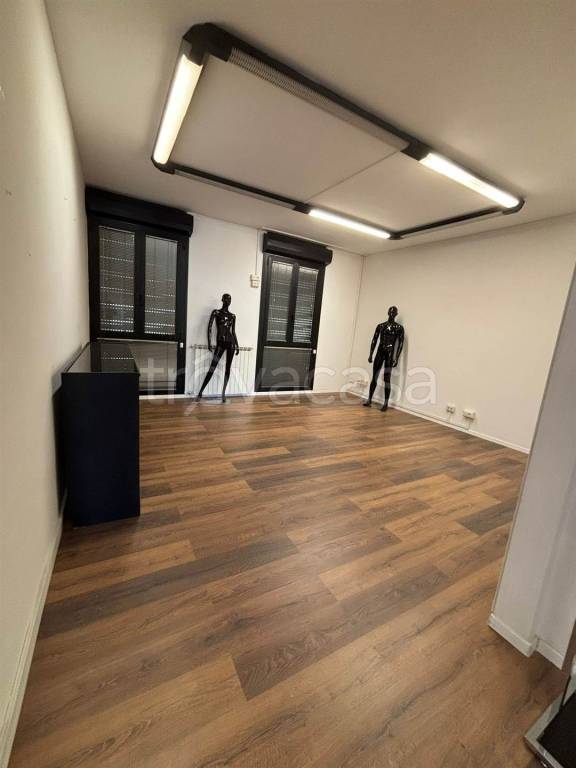 ufficio in affitto a Prato in zona Paperino