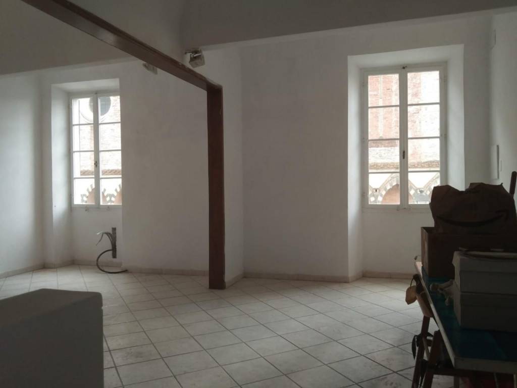 negozio in affitto a Prato