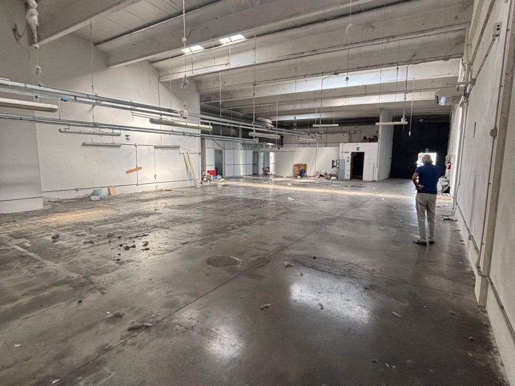 locale commerciale in affitto a Prato in zona Paperino