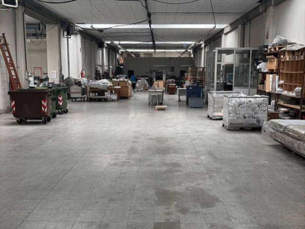 locale commerciale in affitto a Prato