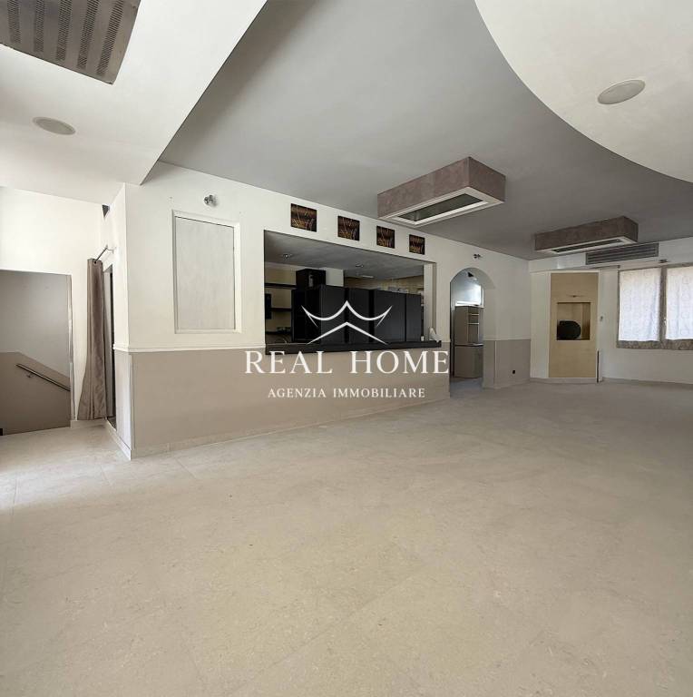 negozio in affitto a Prato