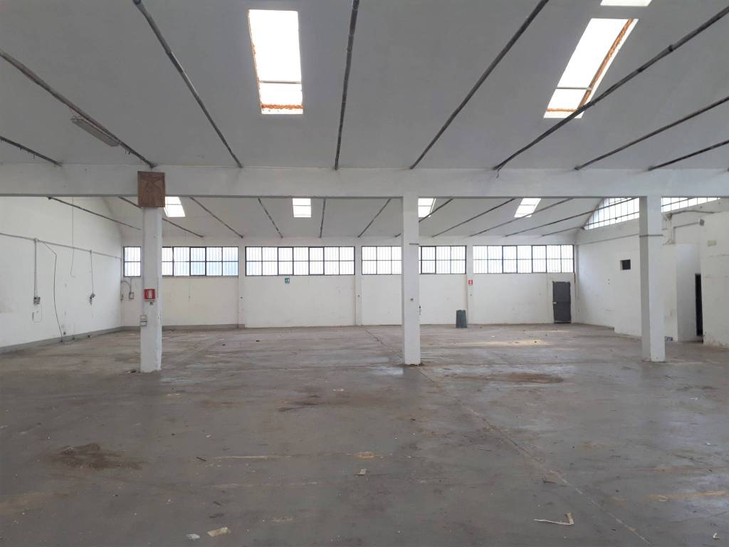 locale commerciale in affitto a Prato in zona Castelnuovo