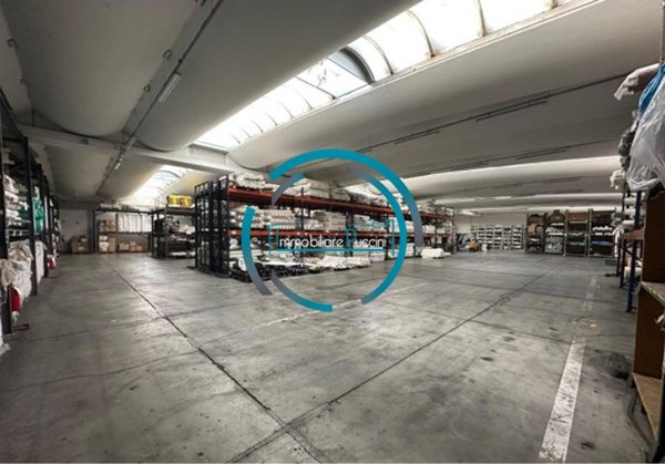 capannone in affitto a Prato