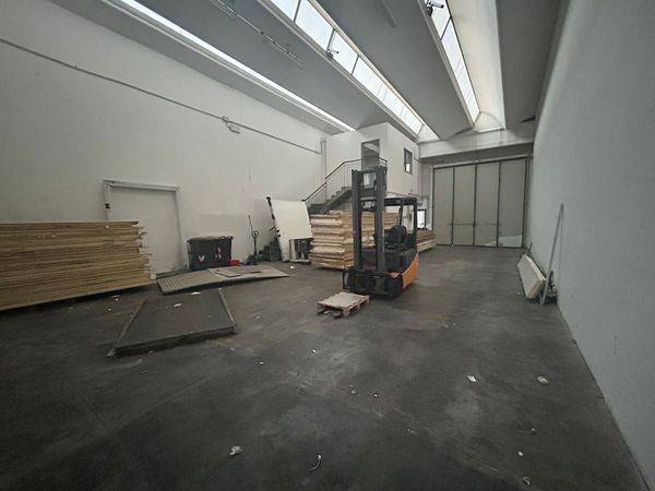 locale commerciale in affitto a Prato in zona Le Badie