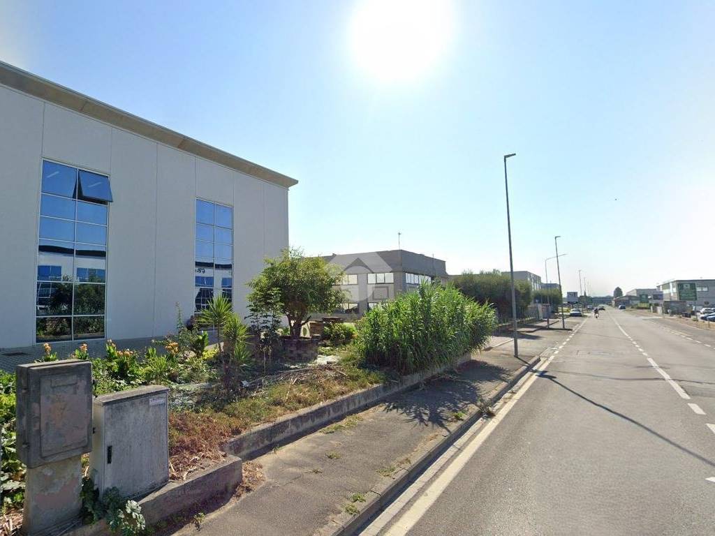 locale commerciale in affitto a Prato in zona Castelnuovo