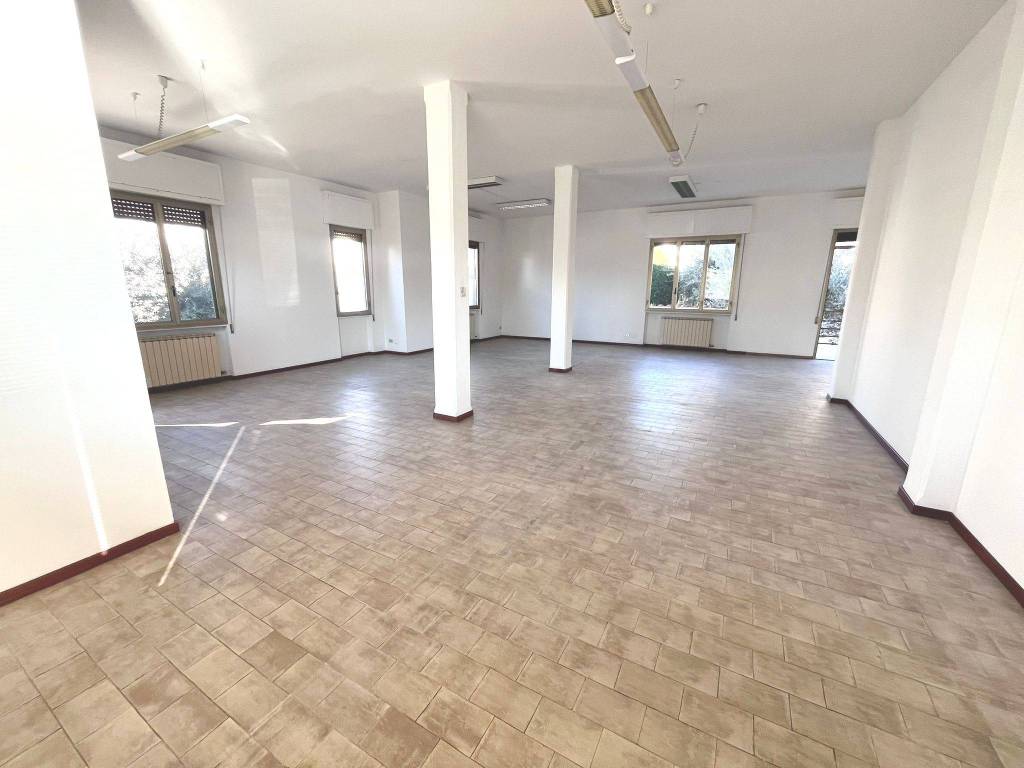 ufficio in affitto a Prato in zona Narnali