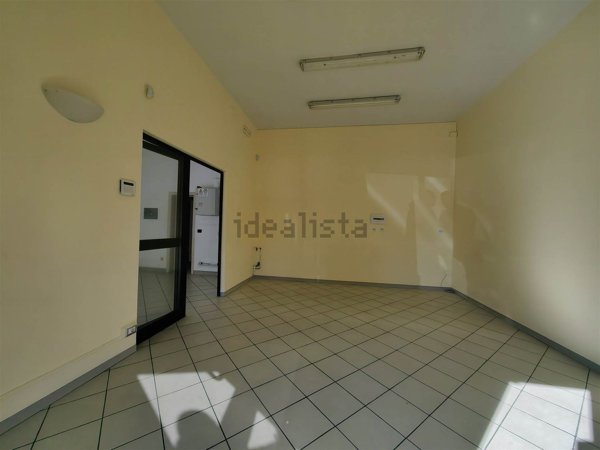 locale commerciale in affitto a Prato