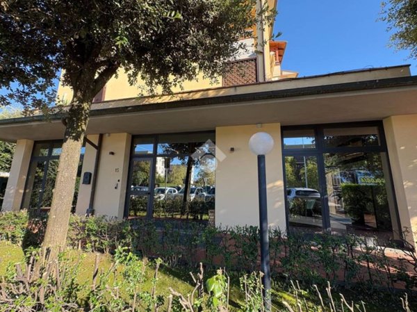 ufficio in affitto a Prato in zona Tobbiana