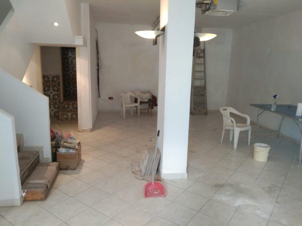 locale commerciale in affitto a Prato