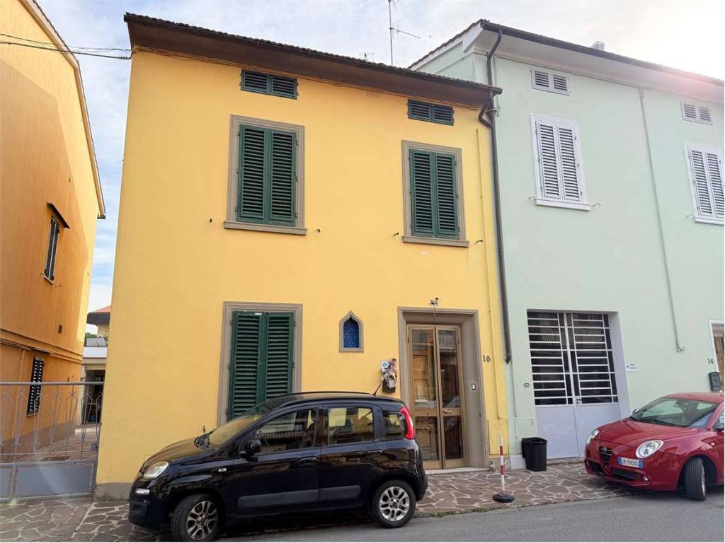 casa indipendente in affitto a Prato in zona Viaccia