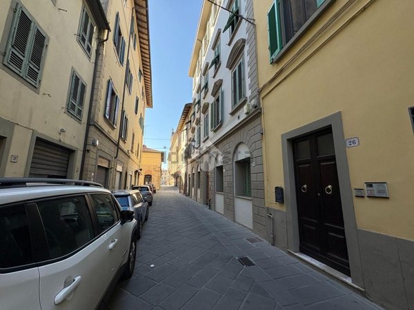 locale commerciale in affitto a Prato