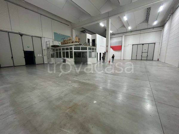 locale commerciale in affitto a Prato in zona Tobbiana