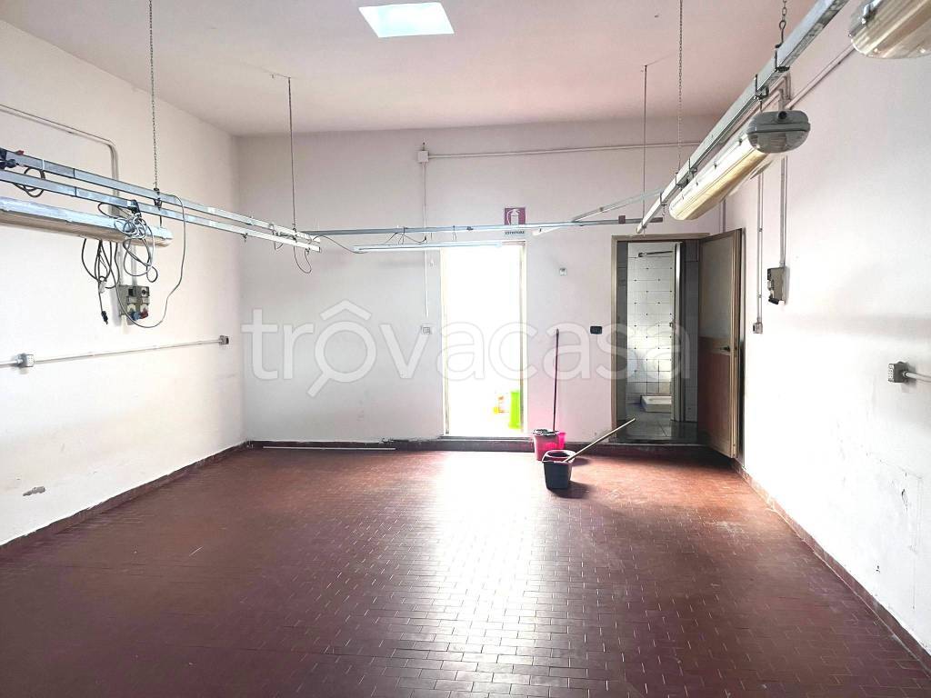 locale commerciale in affitto a Prato