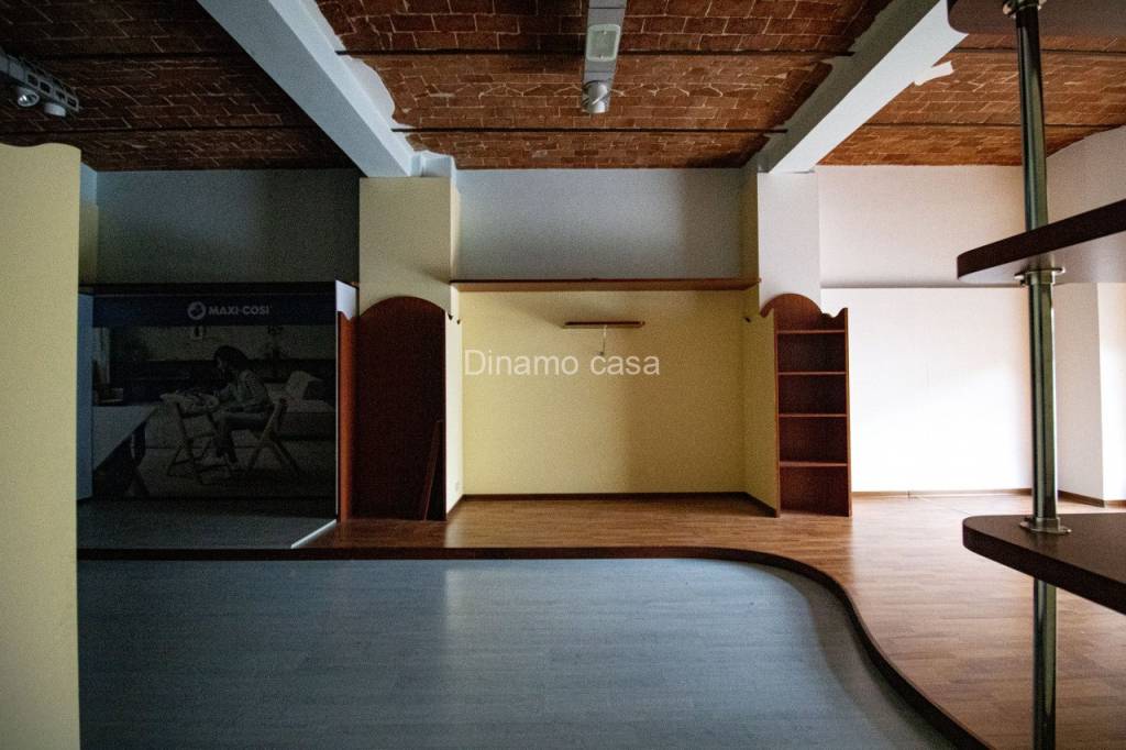 negozio in affitto a Prato