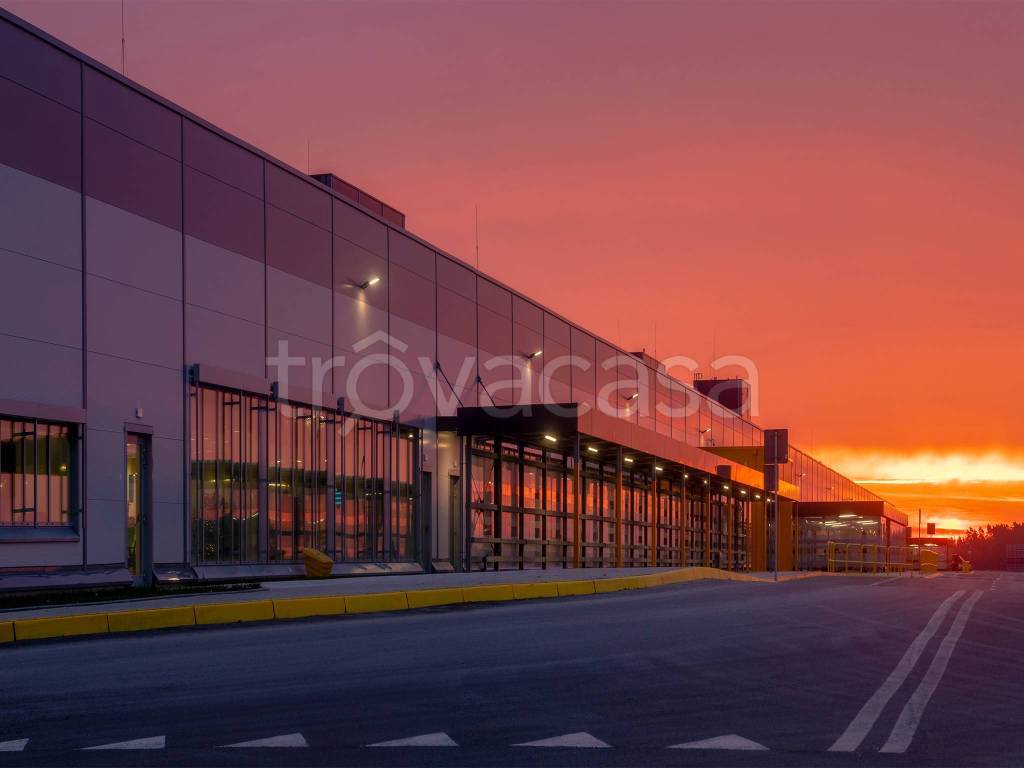 capannone in affitto a Prato in zona Paperino