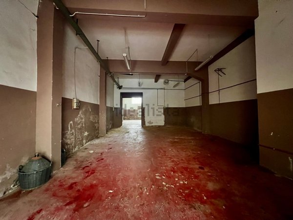 locale di sgombero in affitto a Prato in zona Galciana