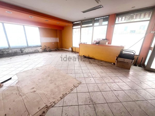 locale commerciale in affitto a Prato