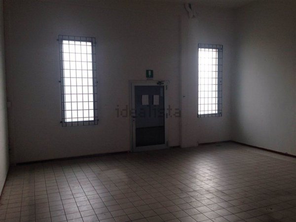 capannone in affitto a Prato in zona Paperino