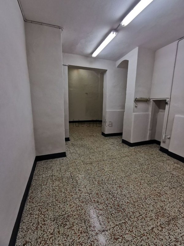 locale commerciale in affitto a Prato