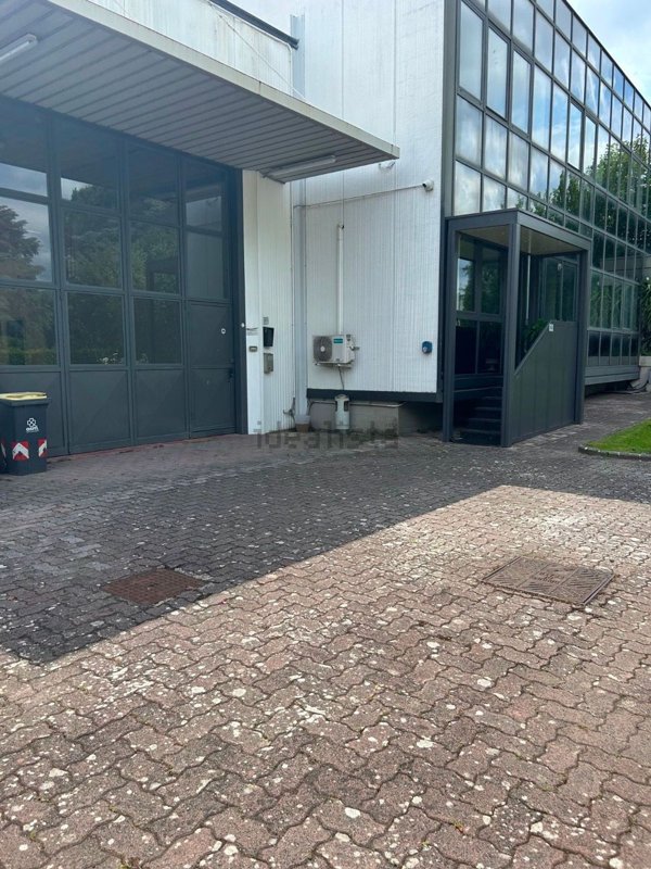 ufficio in affitto a Prato in zona Paperino