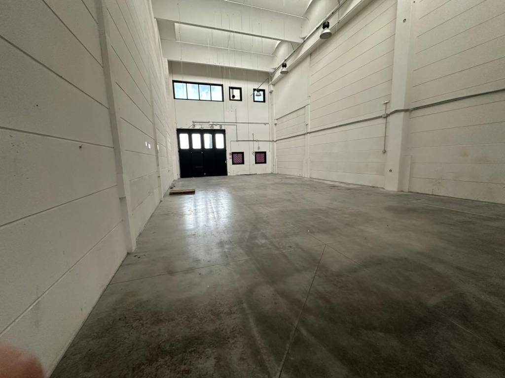 locale commerciale in affitto a Prato in zona Paperino