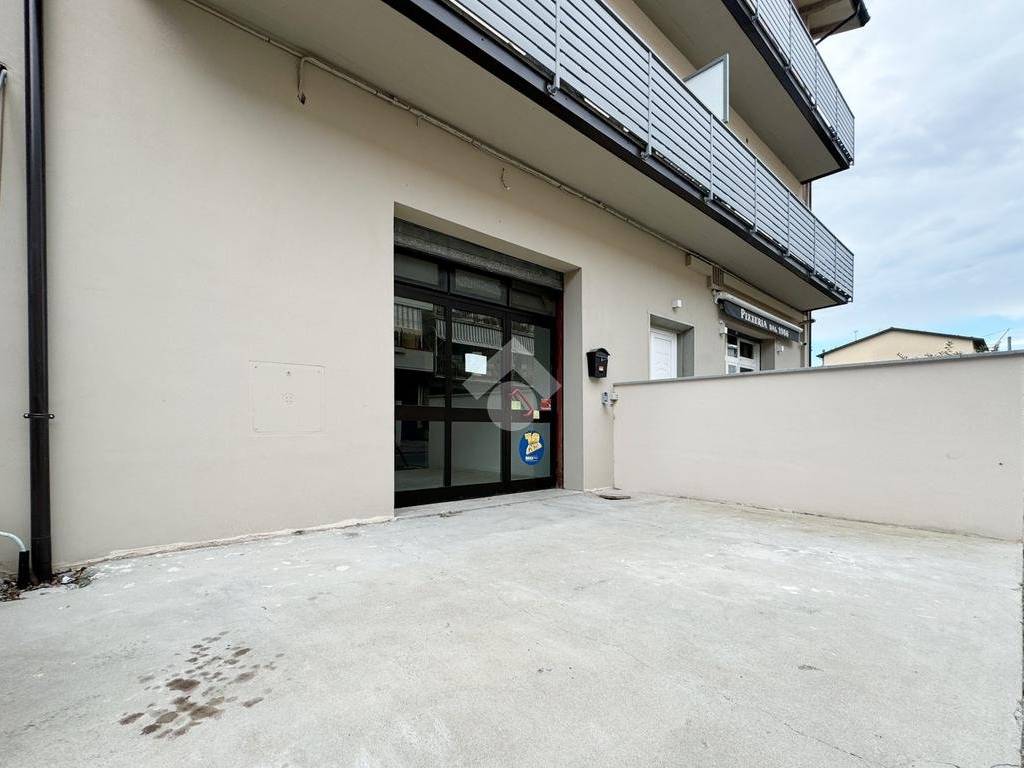 negozio in affitto a Prato in zona Maliseti