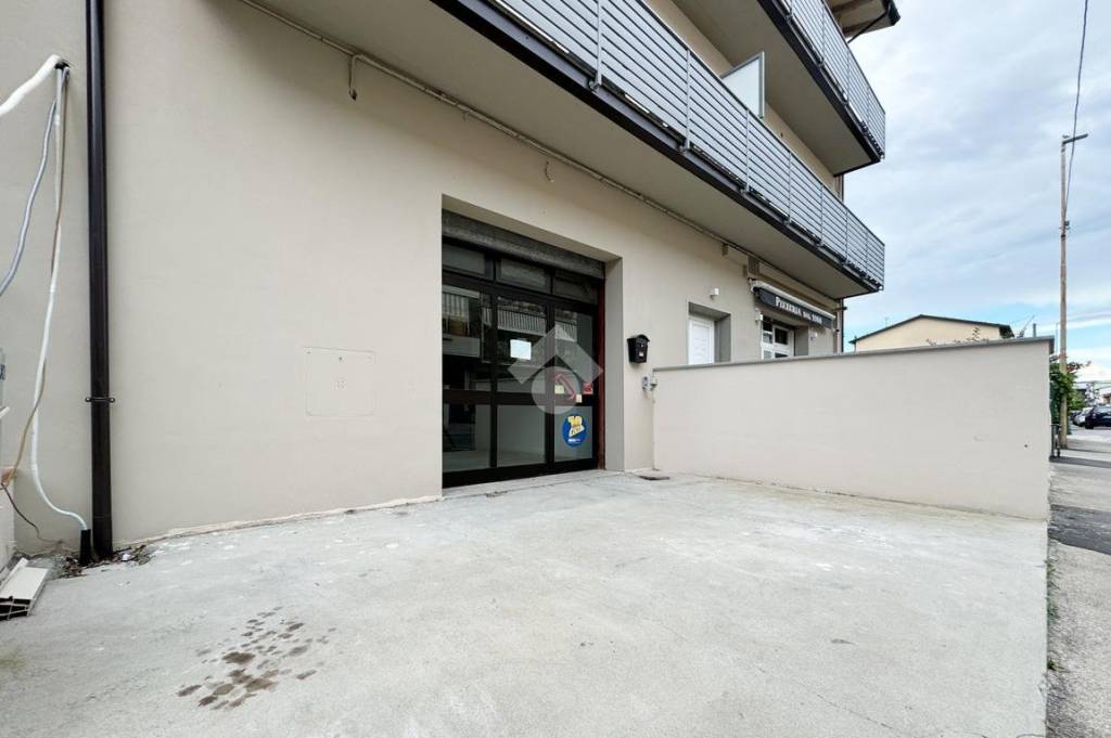 negozio in affitto a Prato in zona Maliseti