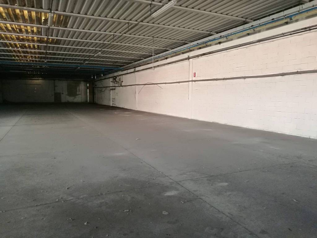 locale commerciale in affitto a Prato