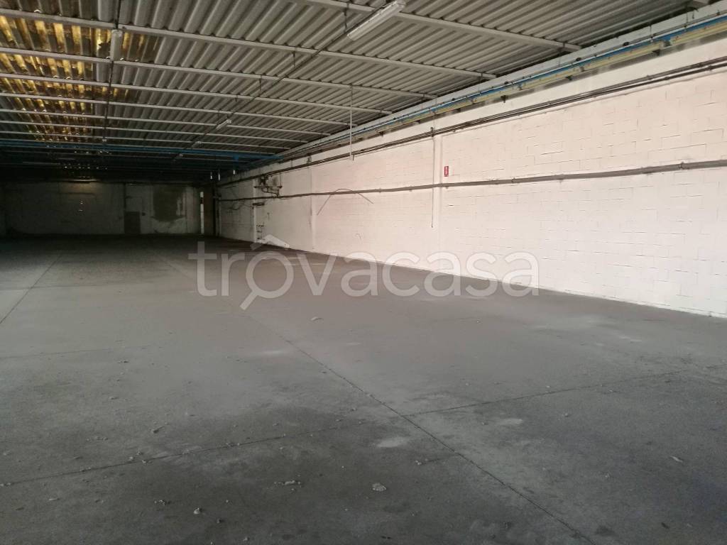 locale commerciale in affitto a Prato