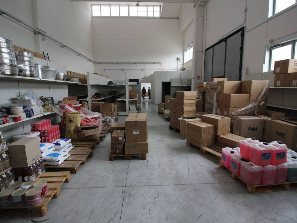 locale commerciale in affitto a Prato in zona San Giusto