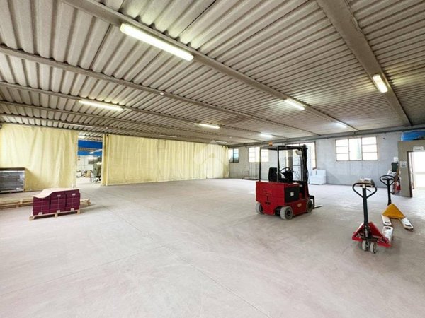 locale commerciale in affitto a Prato in zona Grignano