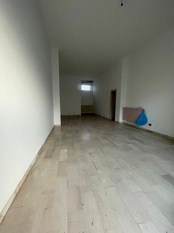 locale commerciale in affitto a Prato